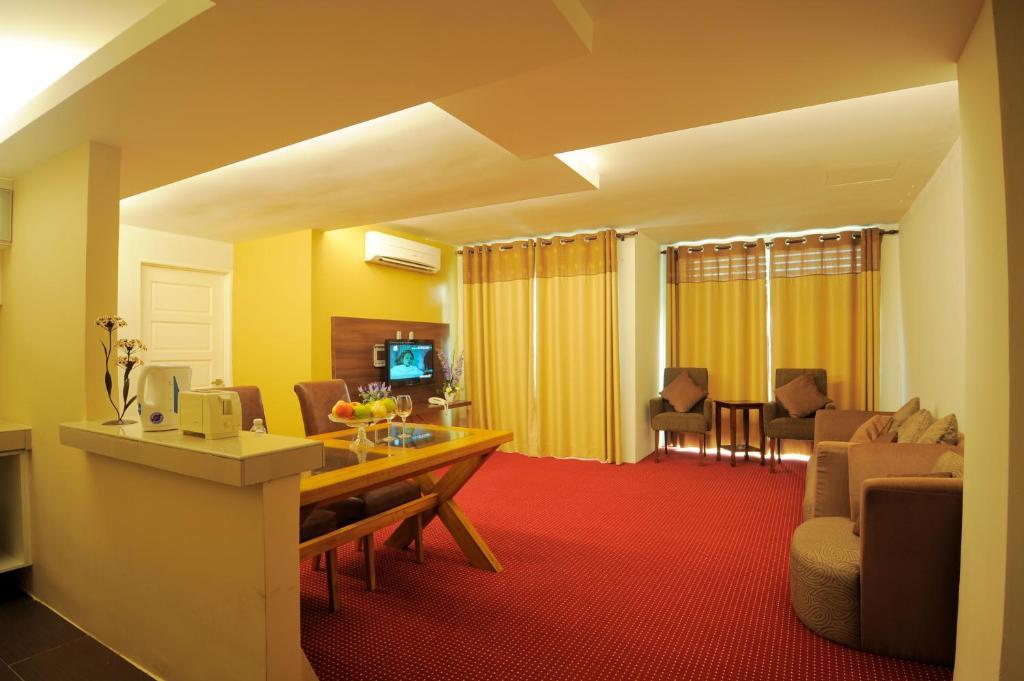 Khalifa Suites Hotel & Apartment Кота-Бару Номер фото